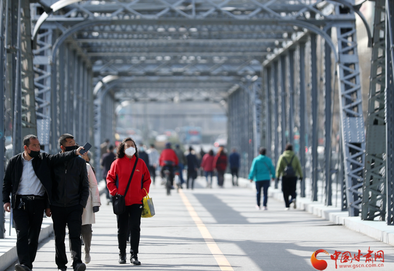 【春暖花开】凯发k8兰州：市民拥抱自然 乐享美好春光（组图）